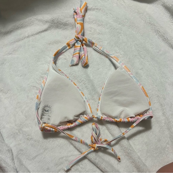 Hollister swirl pattern bikini top - Picture 2 of 3